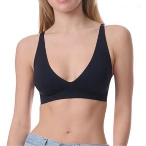 B28 Women's *NWOT* Black Gel Bonded Plunge Bra